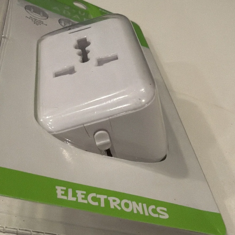 AMERICAN TOURISTER Electronics 2 USB Travel Adapter AT97-170-027-08 White NEW
